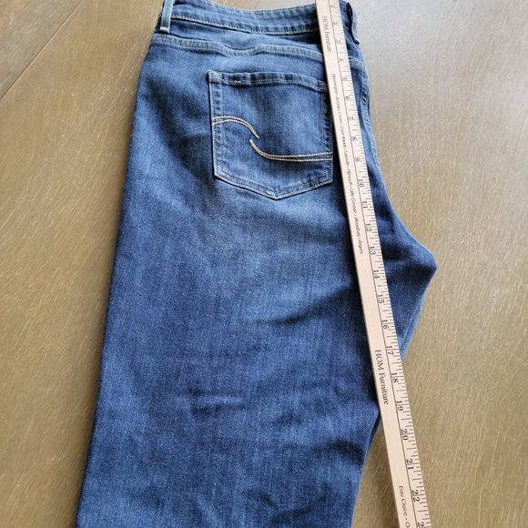 ECO FRIENDLY Levi's Signature Gold Jeans - Picture 12 of 16